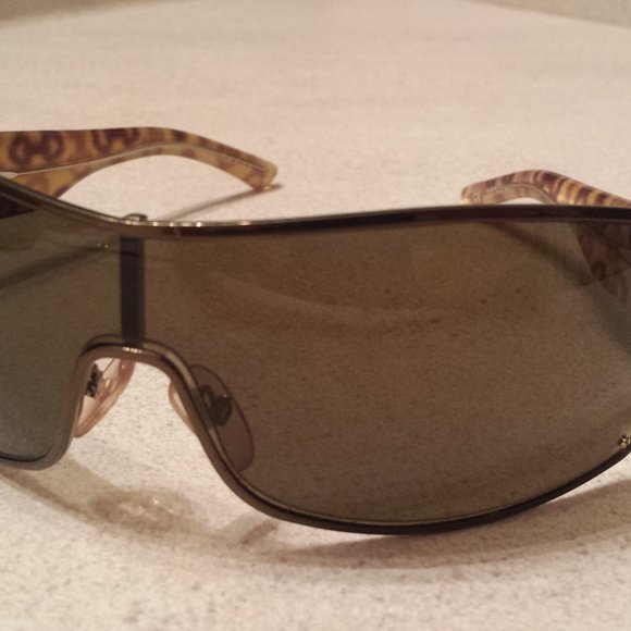 🥳HP🥳Gucci Women's Sunglasses Authentic - Picture 2 of 10